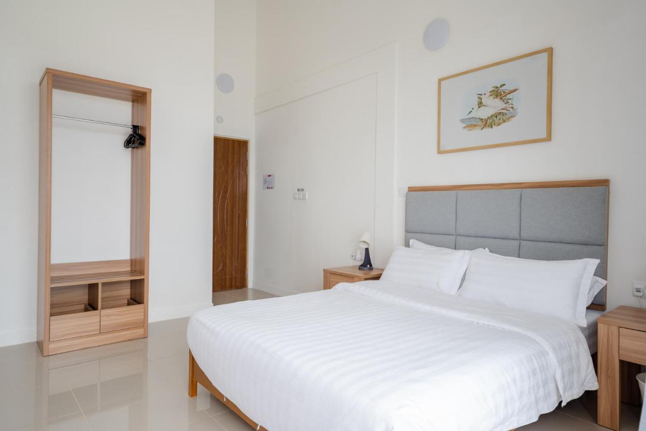 True South Hotel Addu City Exterior photo