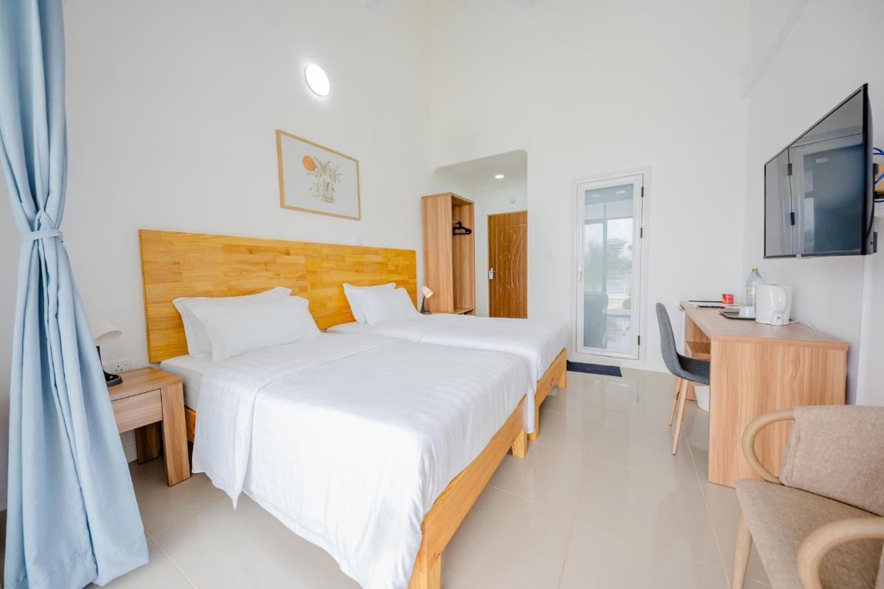 True South Hotel Addu City Exterior photo