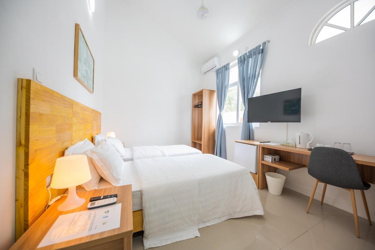 True South Hotel Addu City Exterior photo